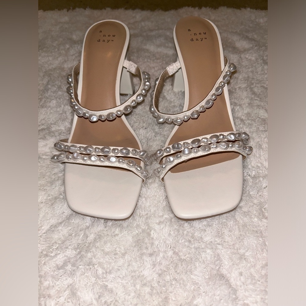 NWOT a new day Pearl Stacy Mule Heels